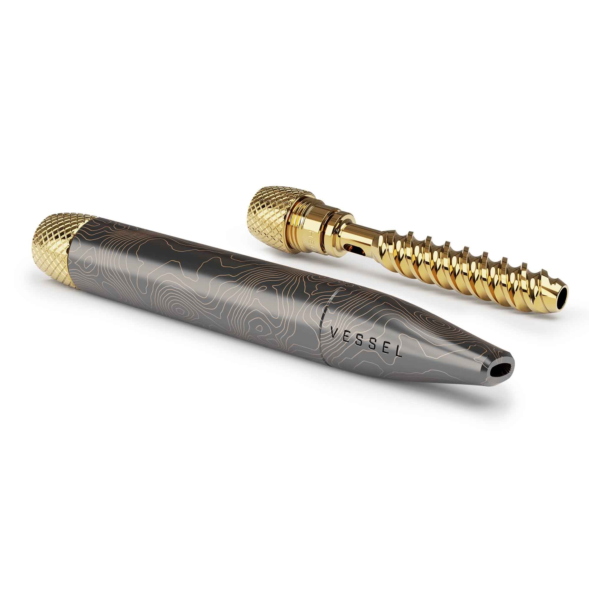 Vessel Pen mit goldenen Akzenten montiert