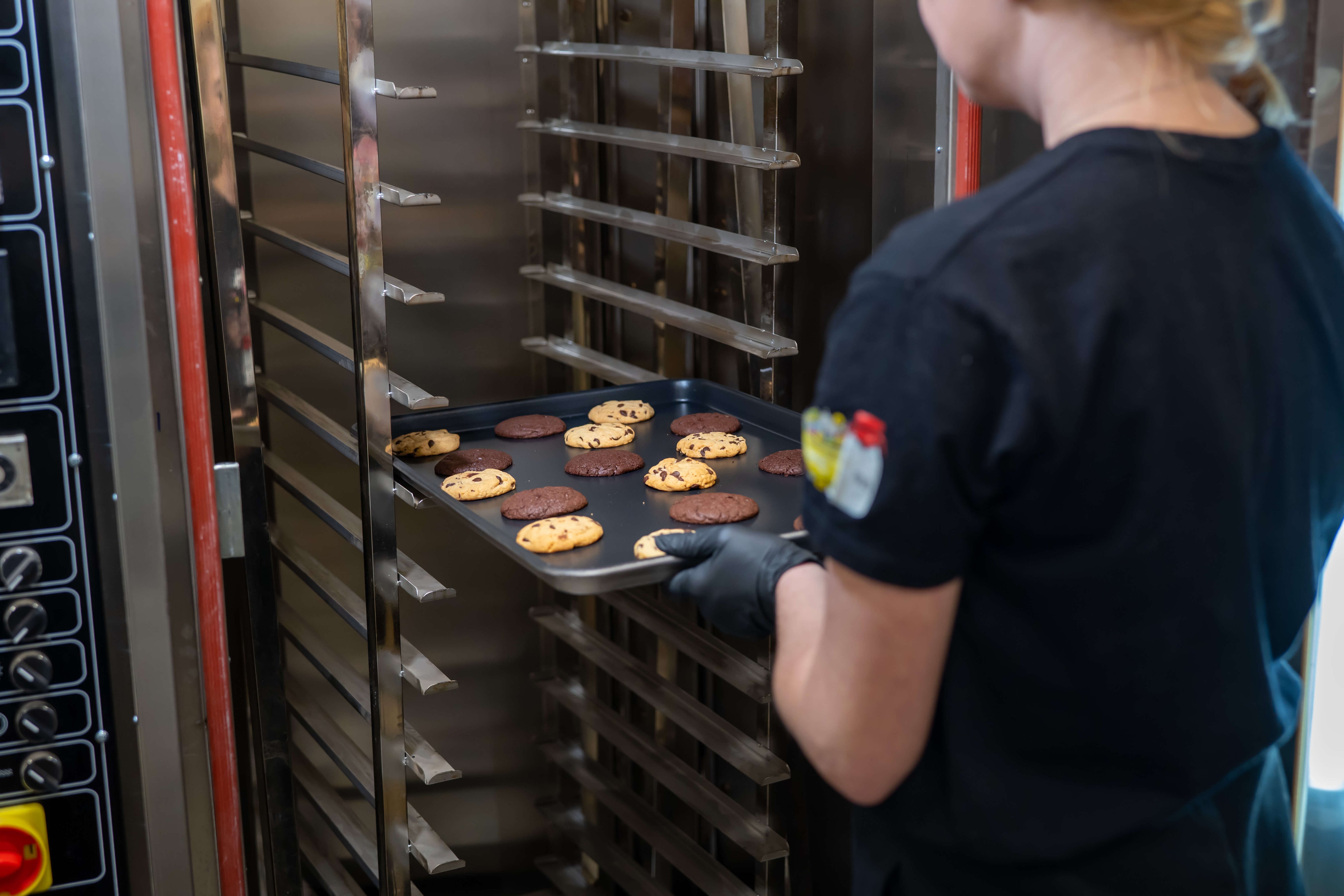 THC Cookies kommen in den Ofen