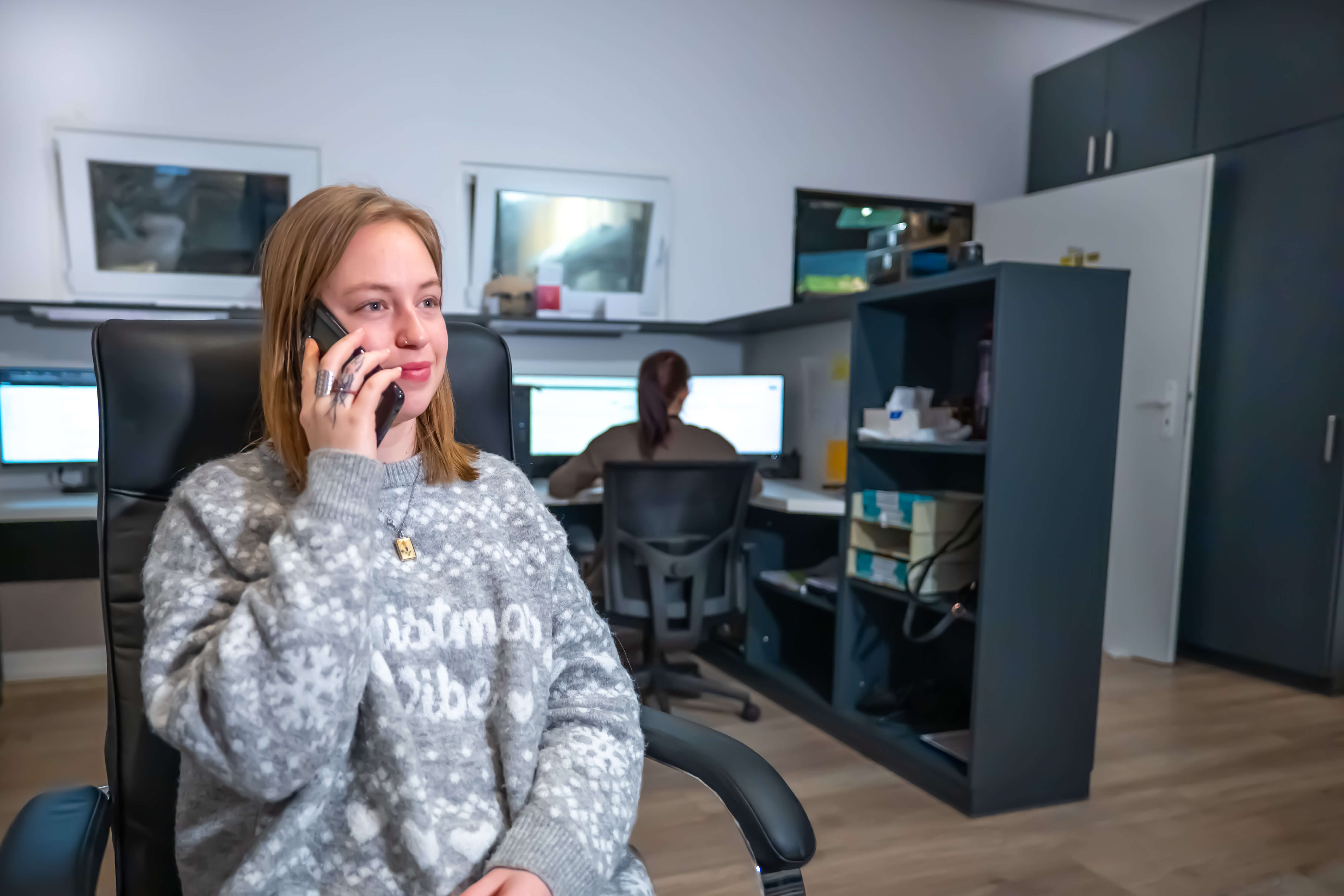 Canapuff Kundenservice – Person am Telefon